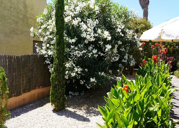 Superb Villa Near Sandy Beach Sant Pere Pescador, Amfora 64